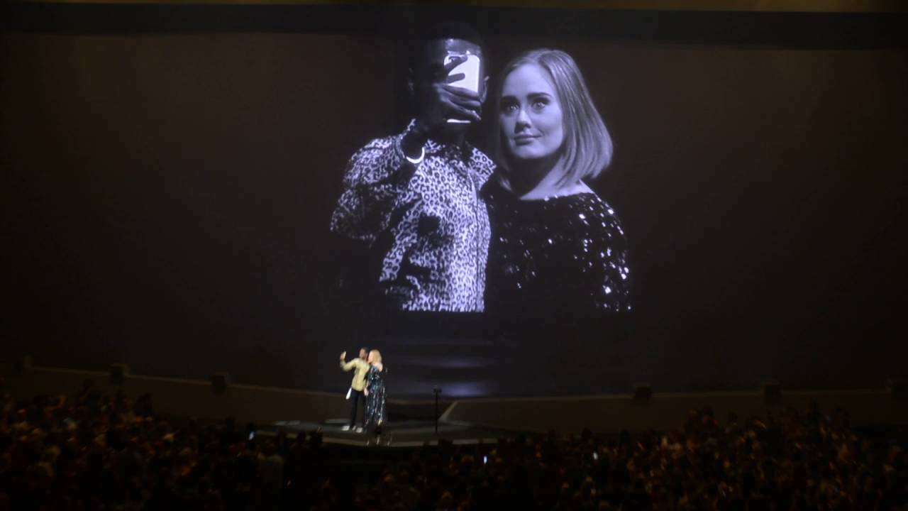 Adele Accidentally KISSES Fan Onstage (Full Version) 1080P