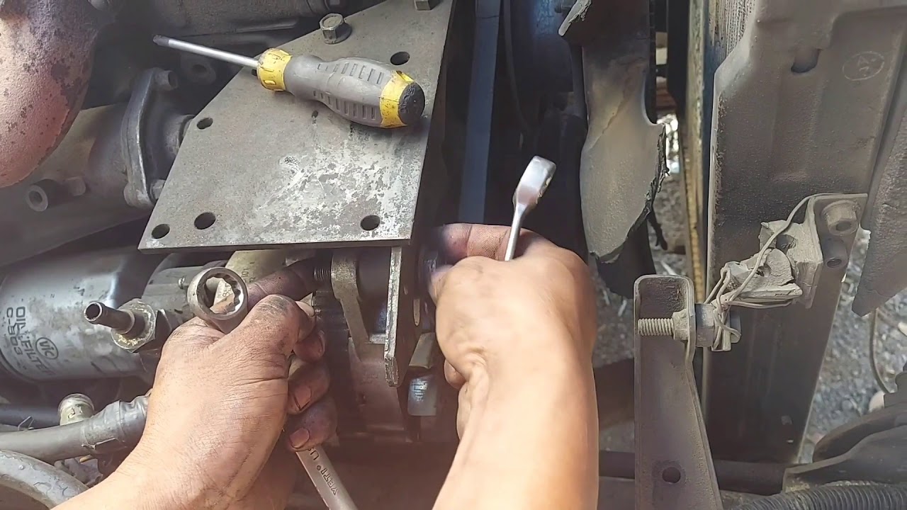Paano magtanggal ng Alternator?