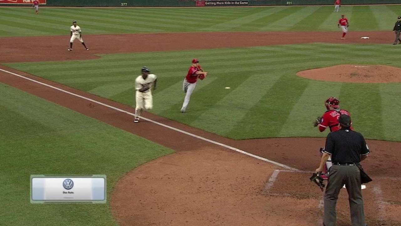 LAA@MIN: Richards fields, nabs Hunter at the plate