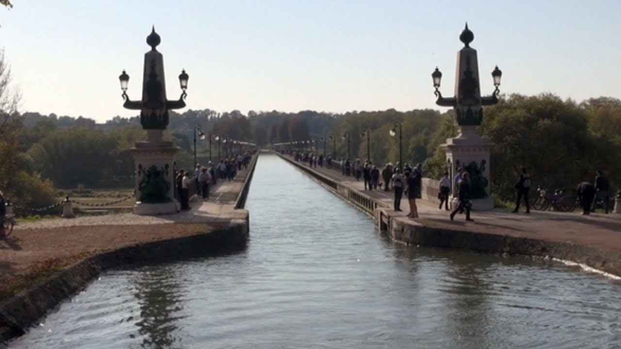 LE CANAL LATERAL A LA LOIRE EN BATEAU DIGOIN BRIARE EN AUTOMNE
