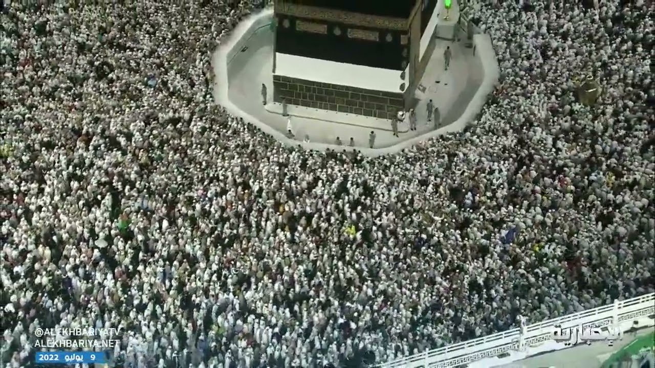 حجاج بيت الله الحرام يؤدون طواف الإفاضة