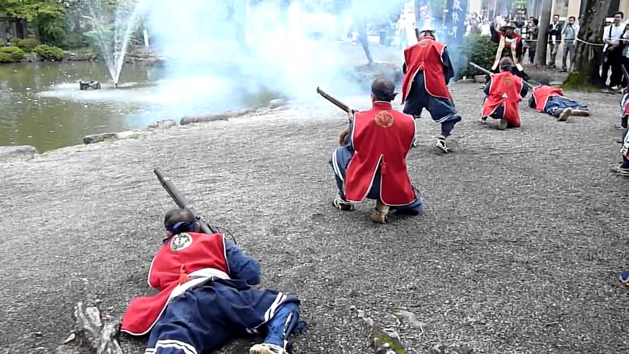 本物の火縄銃の発砲実演