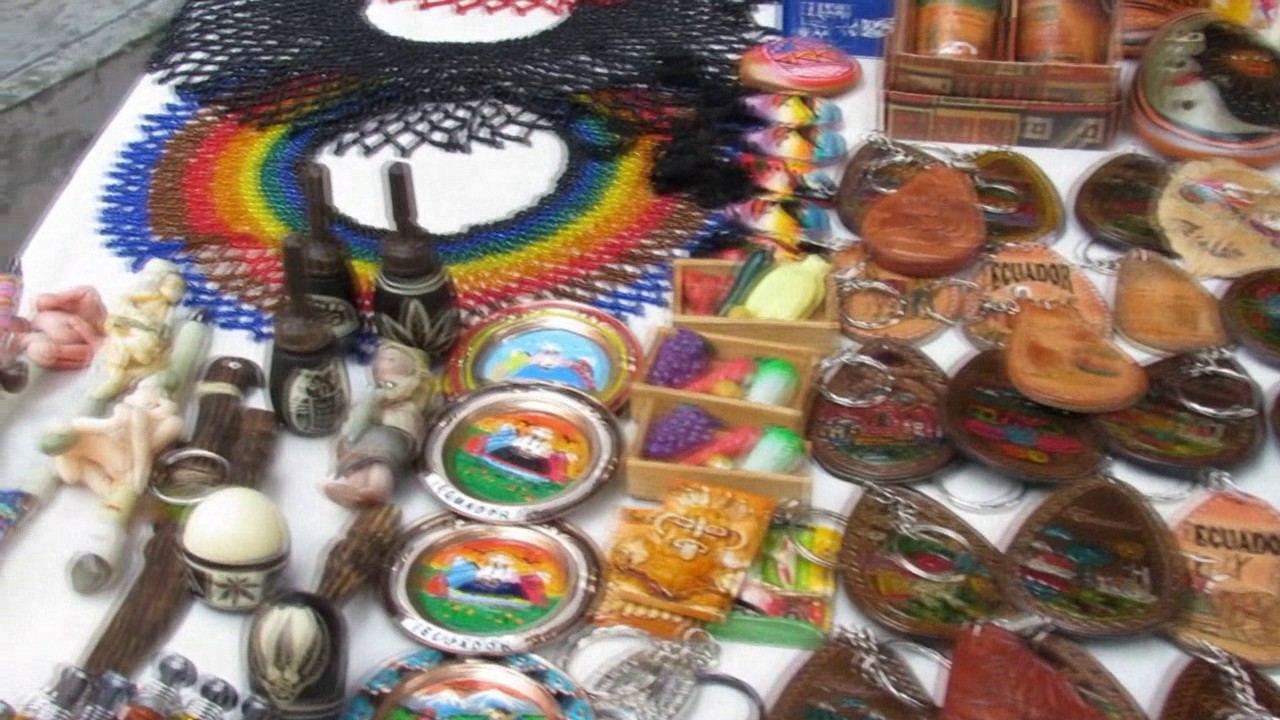PLAZA PONCHOS (OTAVALO, ECUADOR)