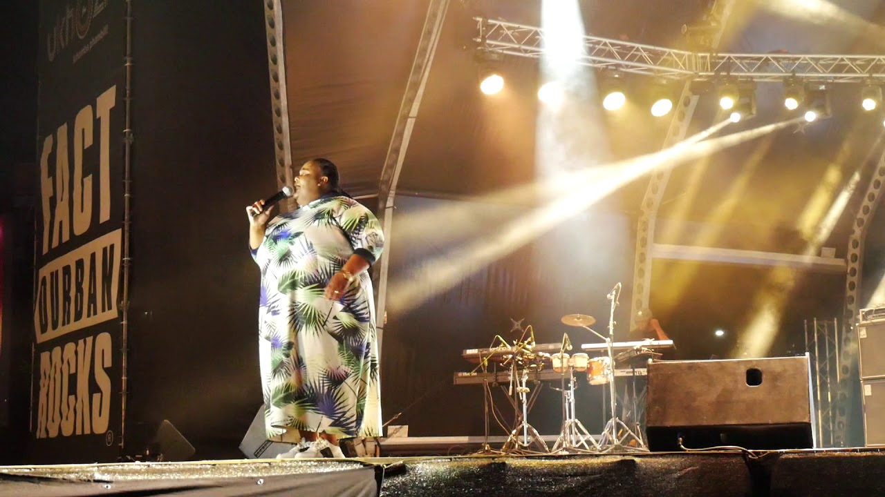 Hlengiwe Mhlaba - Ungiphethe kahle Sthandwa sami Live at Fact Durban Rocks