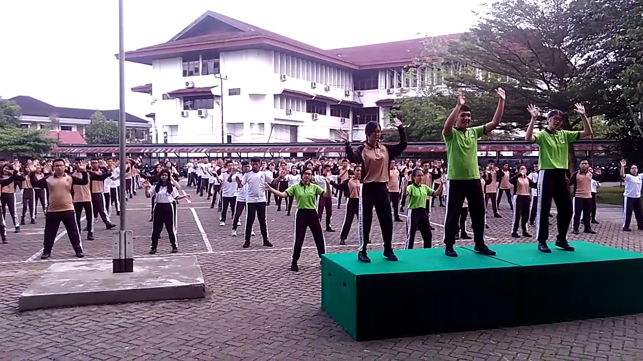 Senam gaya terbaru di sma gb.