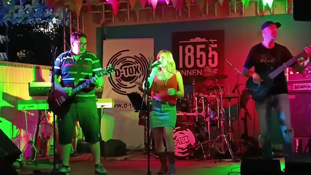 D-TOX live at INNENHOF Olten / Song 