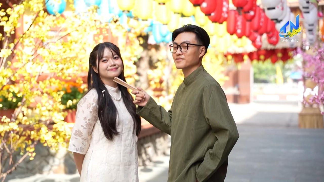 Thân thương áo dài ngày tết