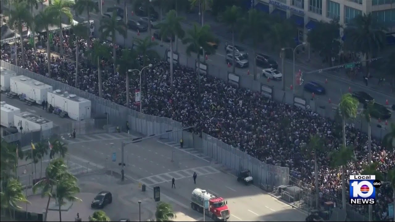 Large crowds swarm to Downtown Miami for Ultra Music Festival