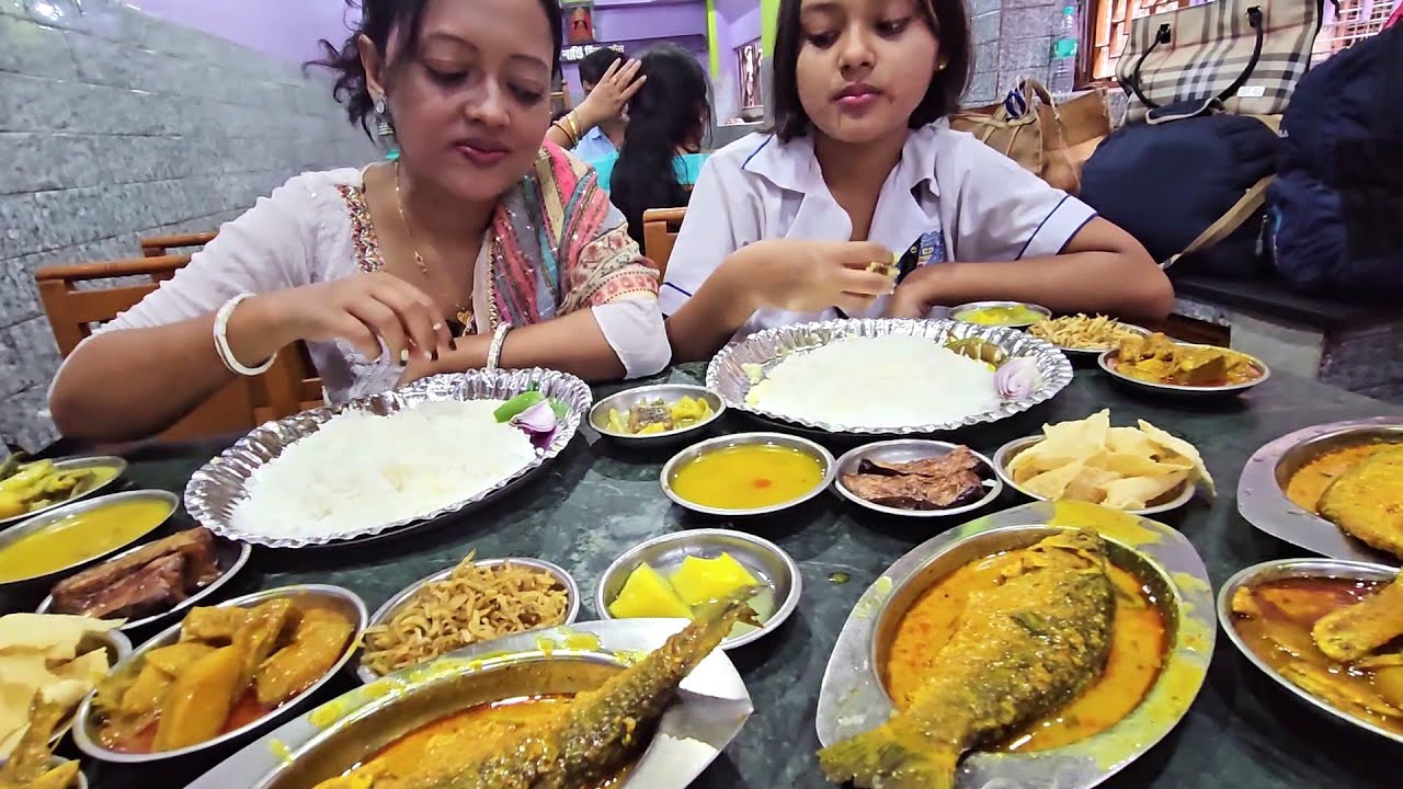 তিতলির স্কুল প্রোগ্রাম এ যাওয়ার আগে লাঞ্চ সেরে নিলাম | মাছ- ভাত - ডাল | ভালোই খেলাম | Lunch Eating