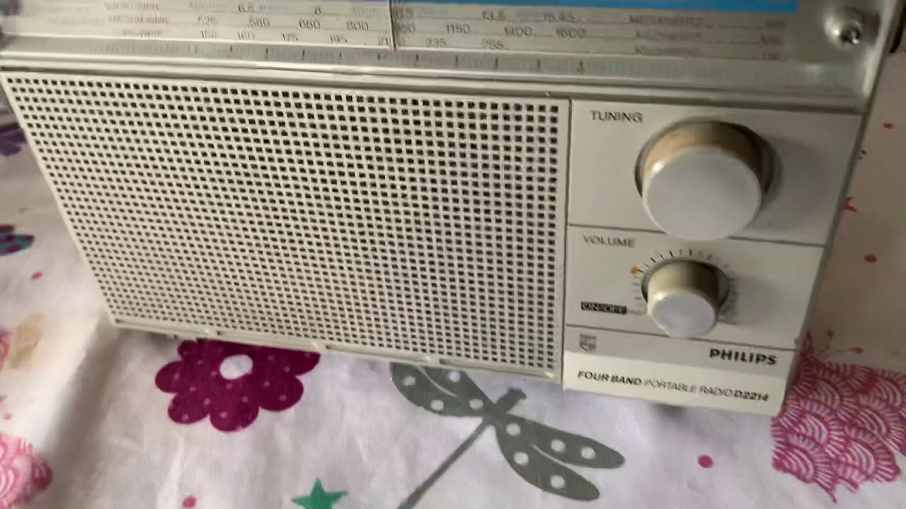 Présentation d’une radio 📻 de marque philips D2214 a 4 bandes