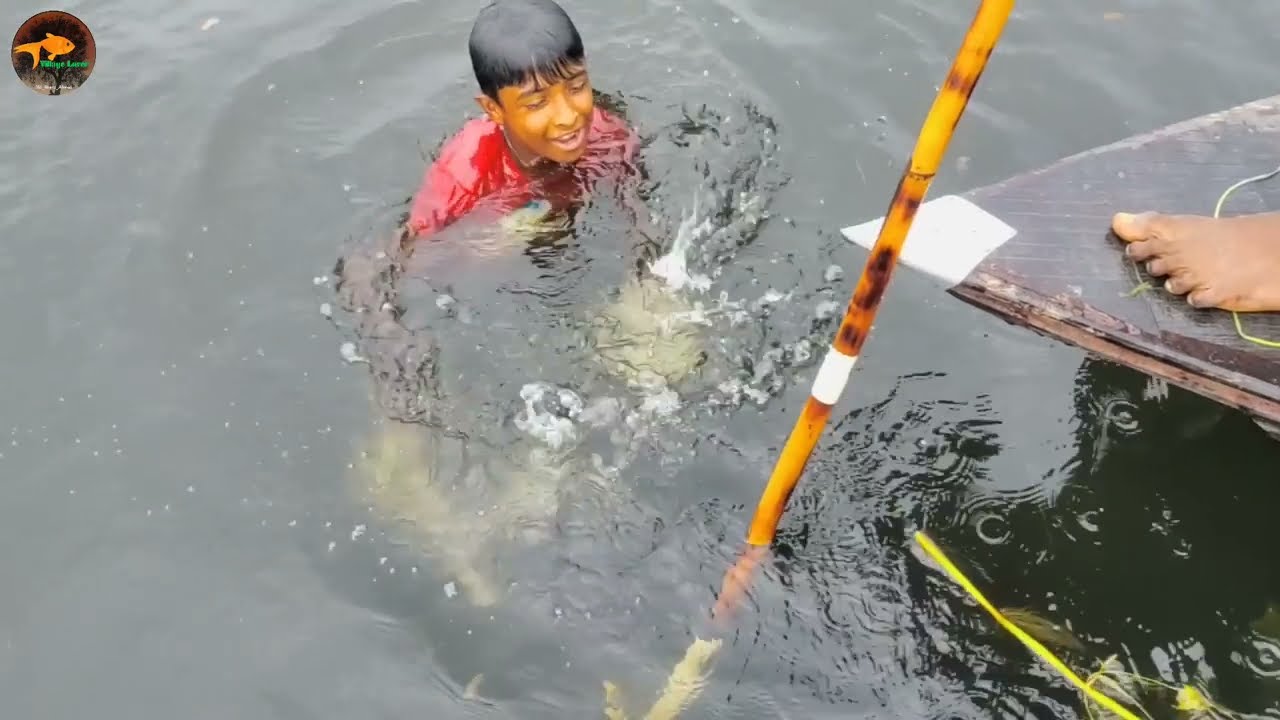 Best Kids Spearfishing Form Boat😲Unique Kids Jumping Fishing Technique🖤Best Kids Boat Fishing
