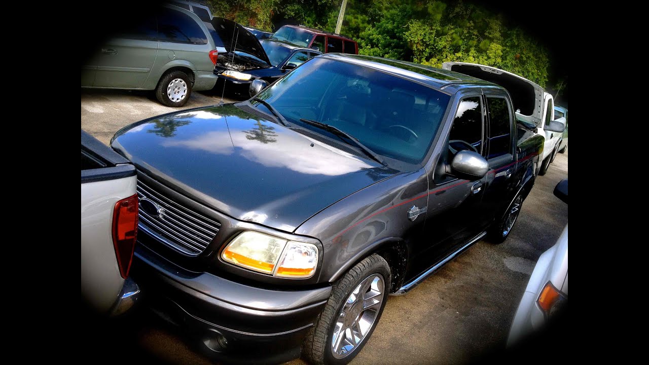 2002 Ford F-150 Harley-Davidson SC 5.4L Start Up, Quick Tour, & Rev With Exhaust View - 137K