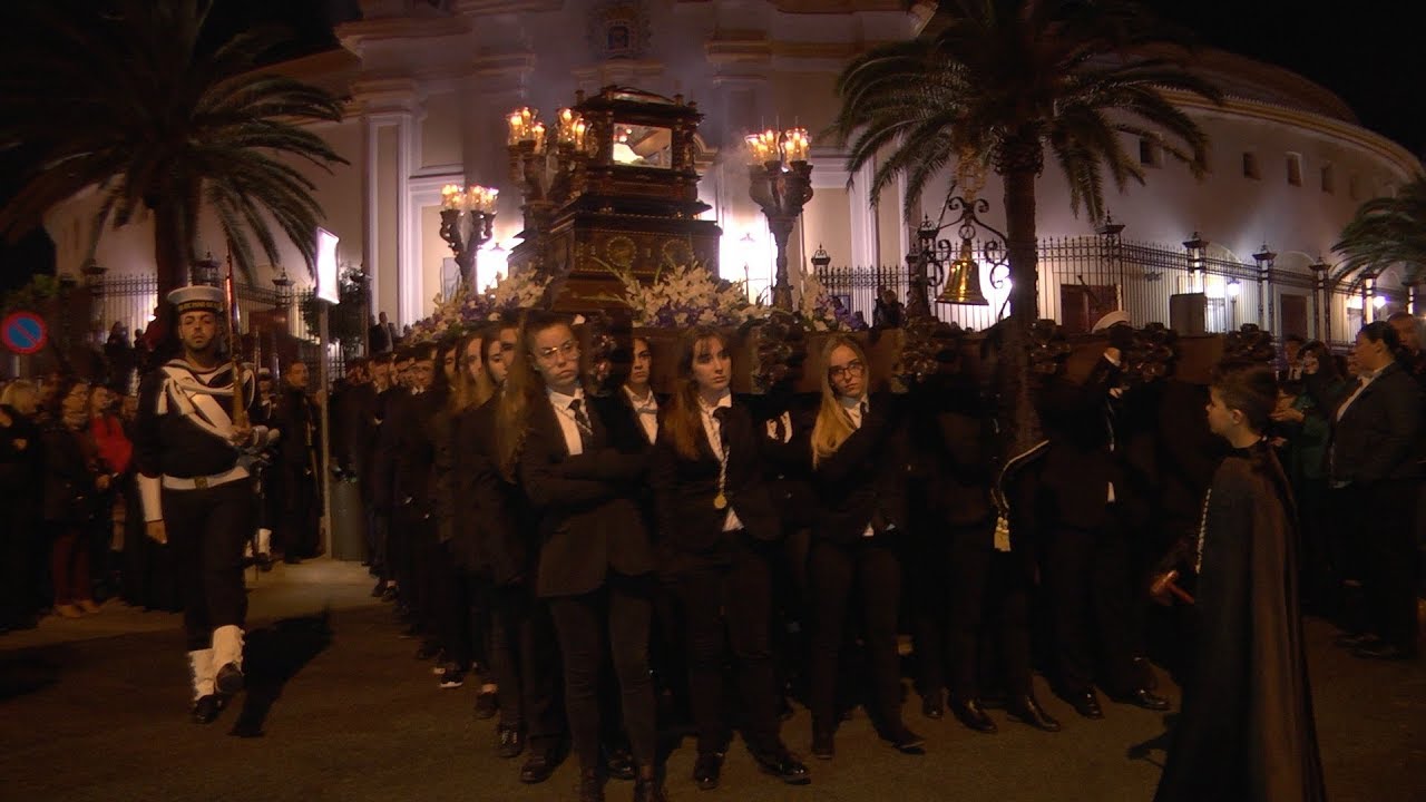 SEMANA SANTA 2019 | El Santo Entierro concentra a cientos de melillenses