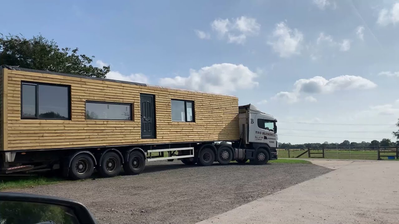Trasformano un camion a rimorchio in una deliziosa casetta: il risultato &egrave; incredibile