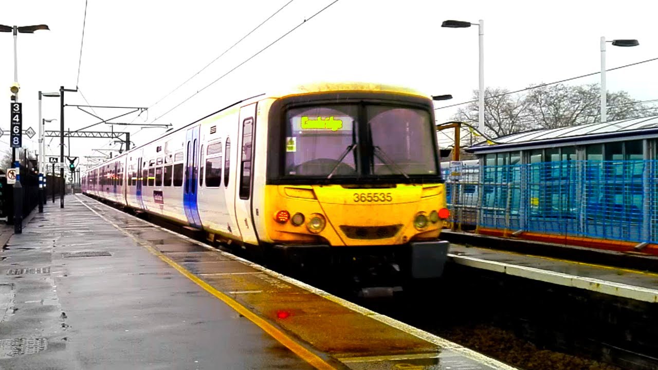 🚉 BRITISH RAIL CLASS 365 departing FINSBURY PARK (London)