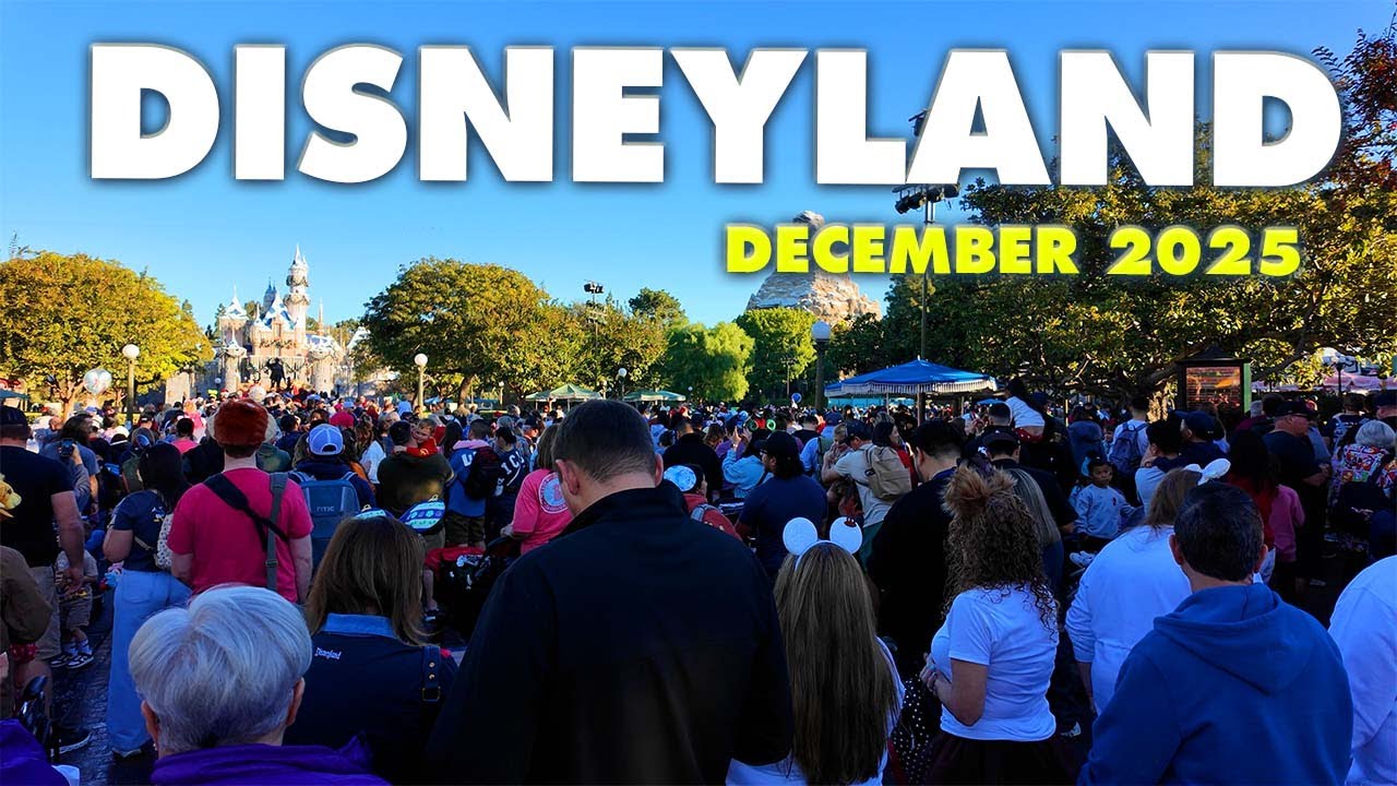 Busy Rope Drop morning at Disneyland | December 2025