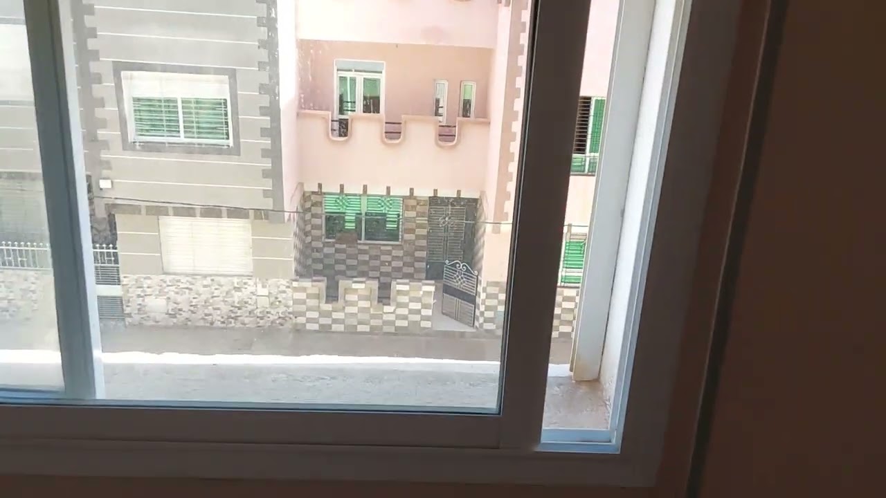 شقة للبيع سعيدية 65مترطابق 2 تحتوي علا غرفتين صالةمطبخ دوش حريس قريبة للبحر 39 مليون0668836377