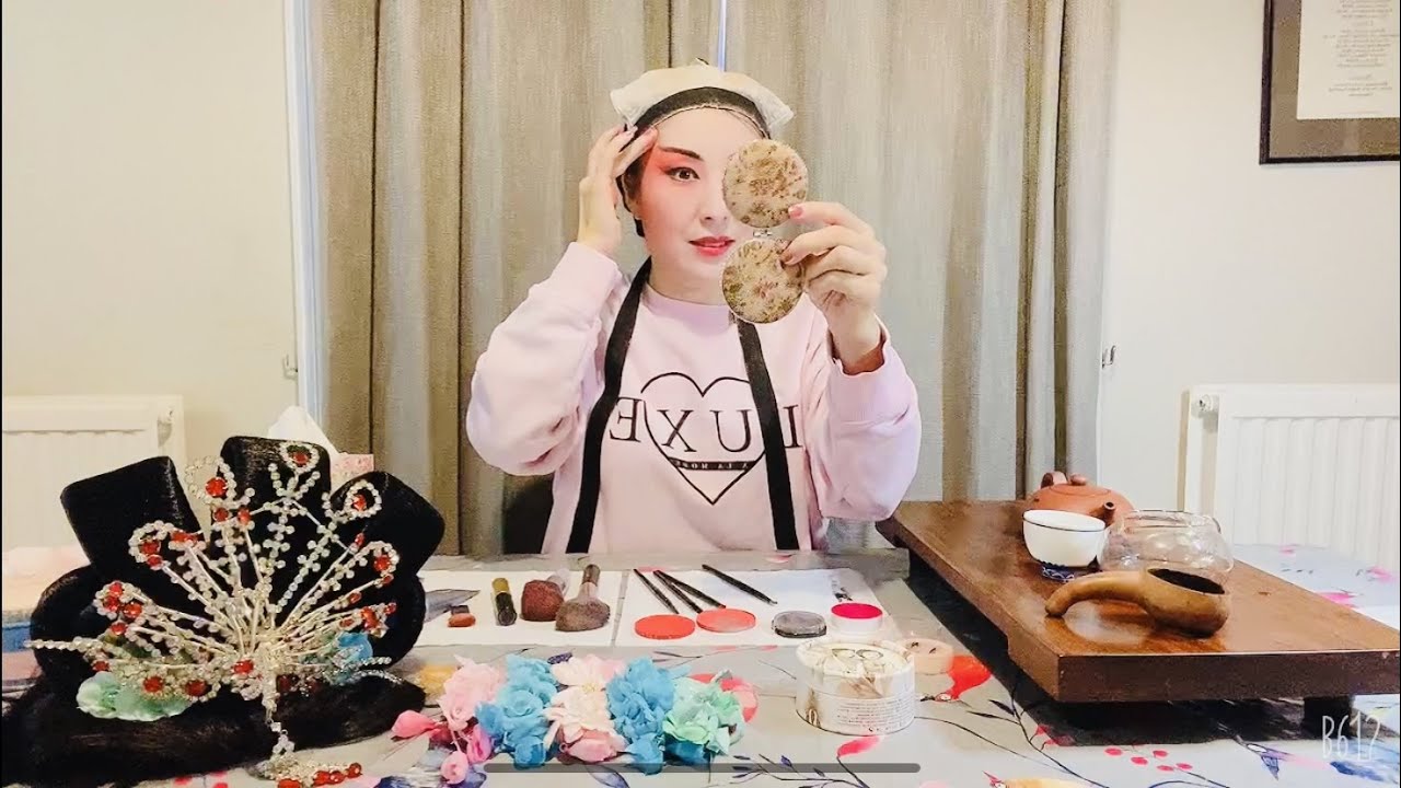 京剧旦角化妆的过程 (the stages of getting the perfect opera face-makeup)