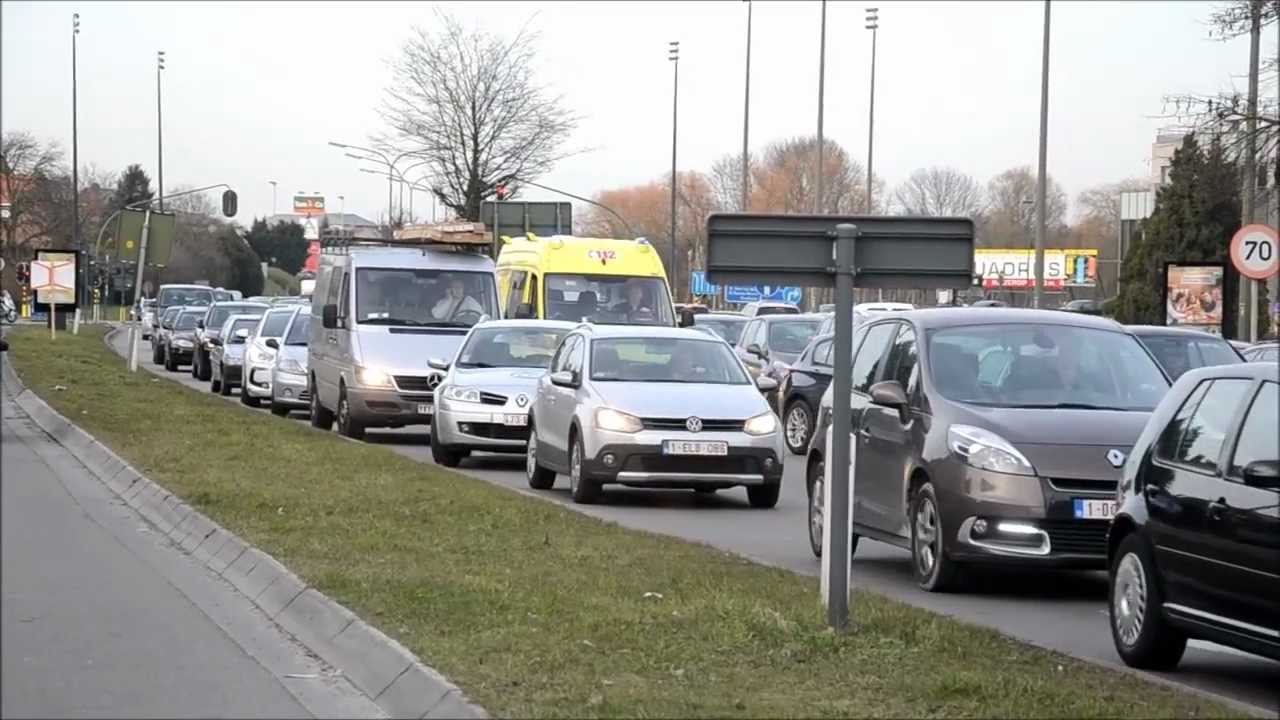 Ambulance code 3 in Brussels rush hour