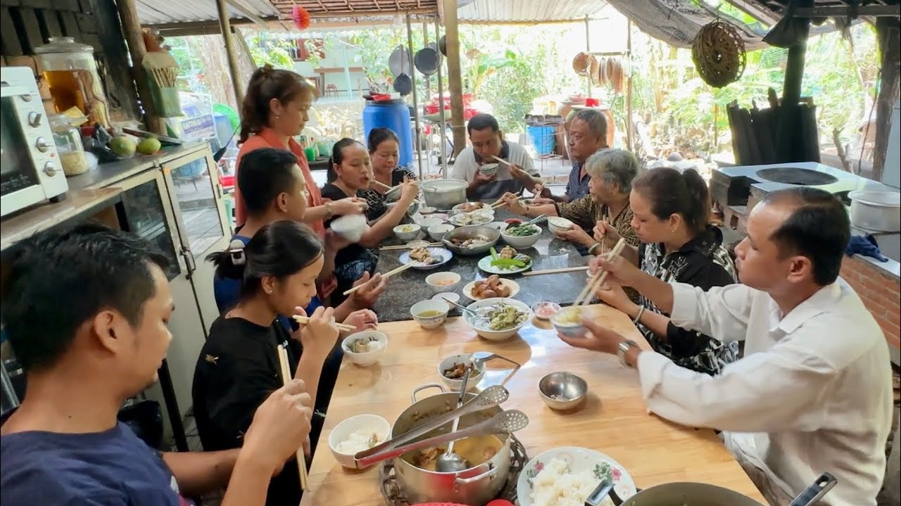 Mùng 7 Tết, Ăn Xong Bữa Cơm Gia Đình Chị Ba Về Lại SG