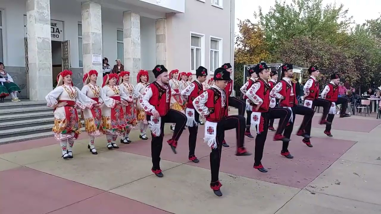 Фолклорен танцов състав „ЧАВДАР” / Folk dance troupe 