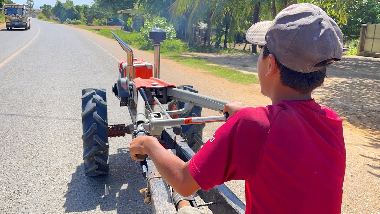 Driver Tractor Kubota RT 140 DI Transport Soil Sand Go Home,Tractor Khmer Farmer