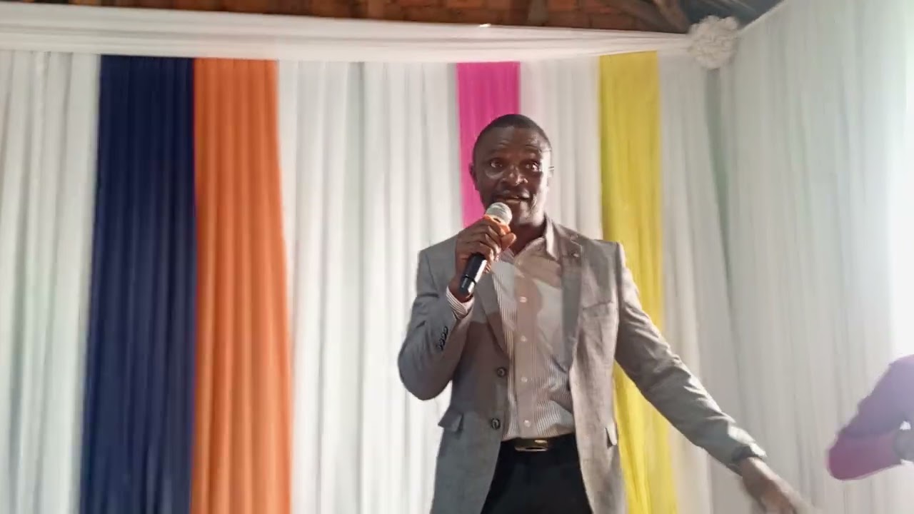 Mchungaji Edger Yesaya katika semina ndani ya kanisa la PHM Bethel Makimbilio Sumbawanga