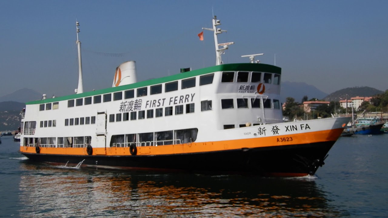 M/V XIN FA 新發 (新渡輪三層普通渡輪) berths Cheung Chau Ferry Pier 靠泊長洲渡輪碼頭