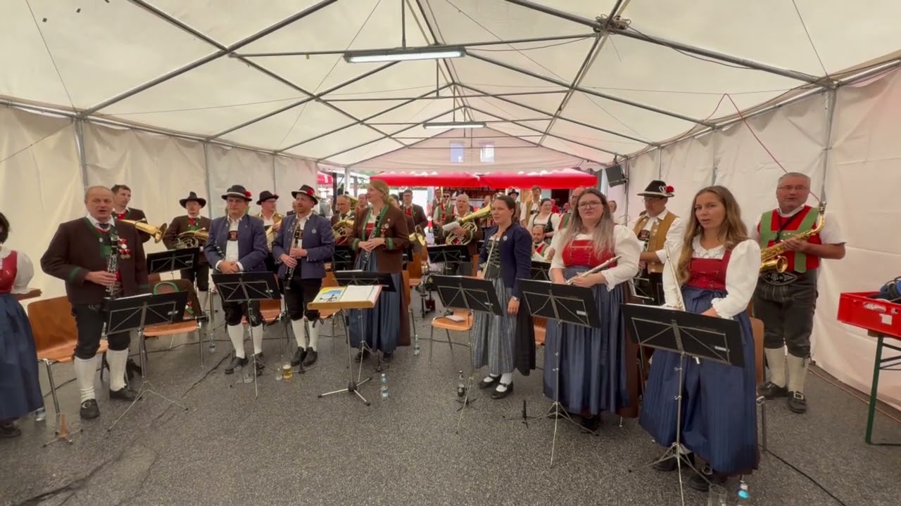 Die Musikkapelle Jerzens spielt 