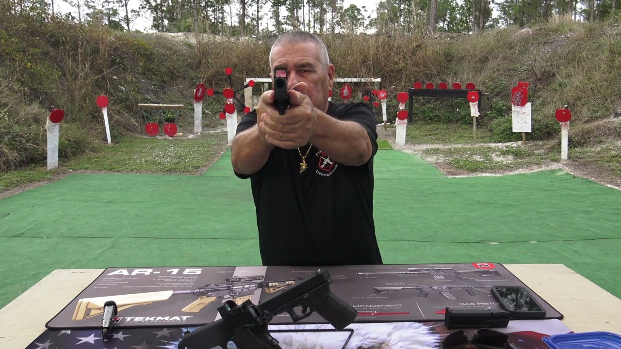 Pistolas de combate o tiro de precision no se apunta igual