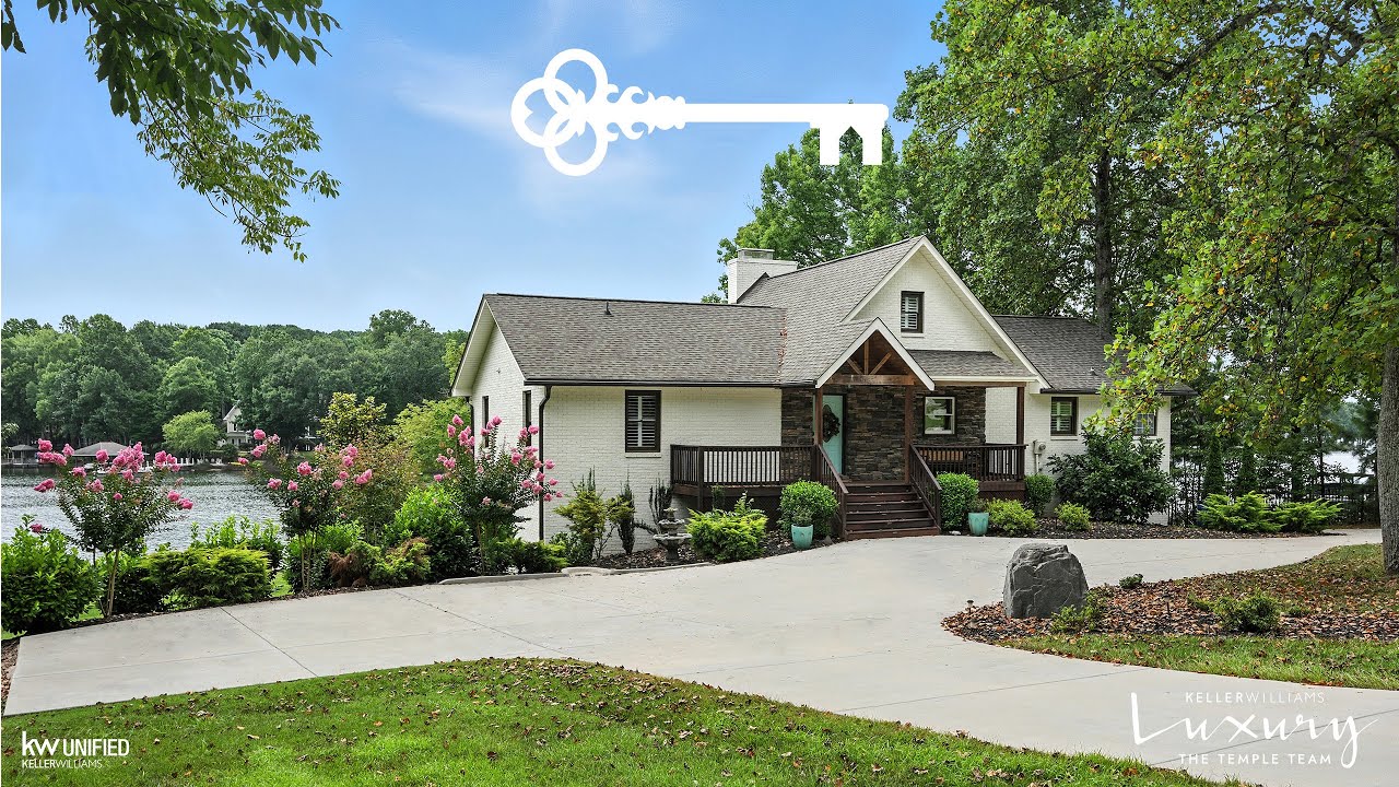 Charming Waterfront Cottage with Basement on Lake Norman  |  215 Barber Loop, Mooresville, NC