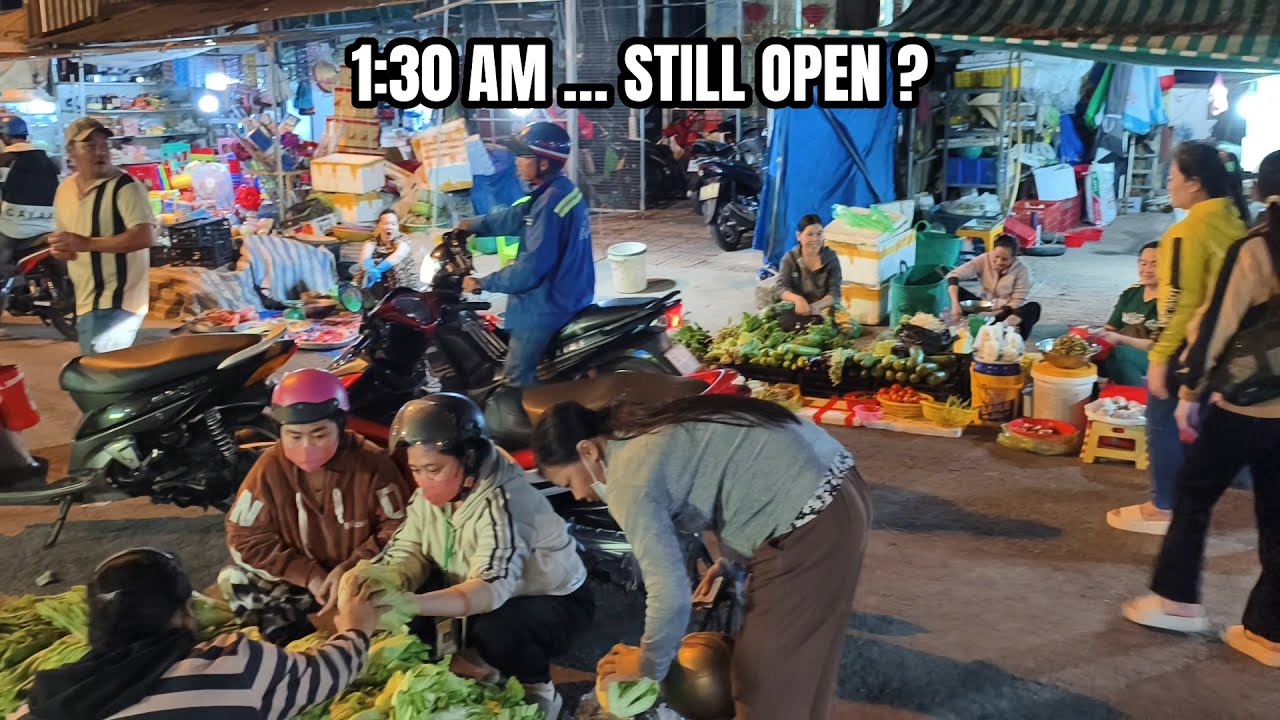 Exploring a Workers’ Night Market at 1:30 AM | Real Late-Night Life