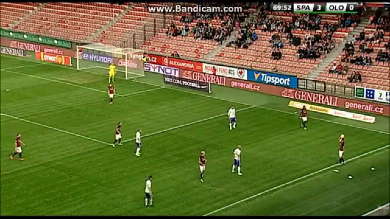 Pelta ven! na utk&aacute;n&iacute; Sigmy se Spartou