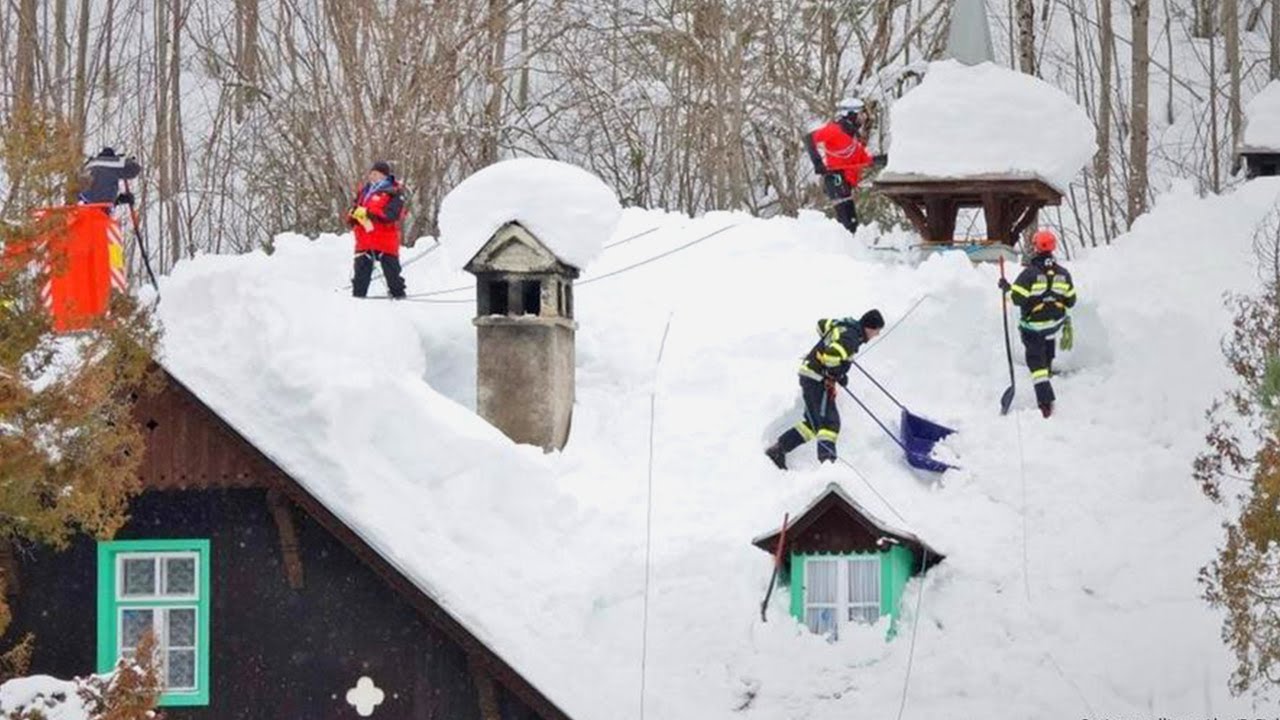 Top 10 Amazing Removing Snow Off Roof ! Fast Dangerous Snow Removal Tools