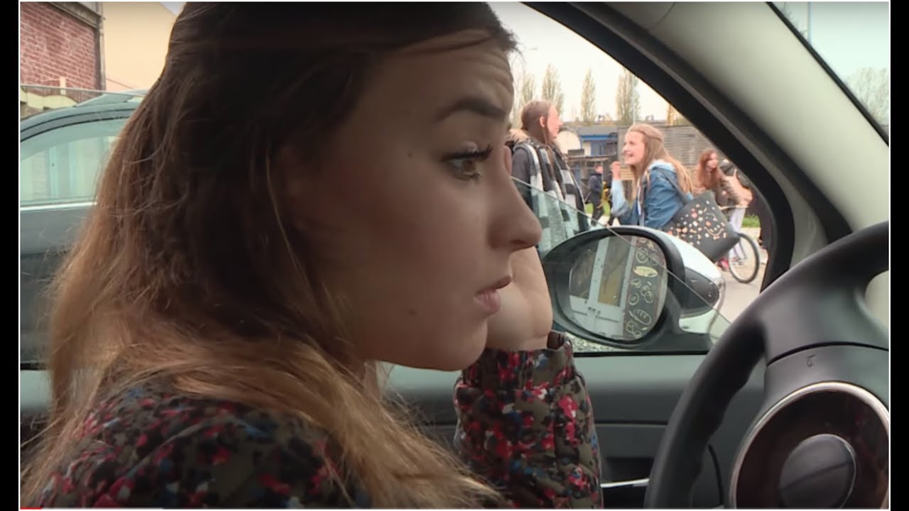 Przyjaciółka modela podsłuchała rozmowę jego dziewczyny [Szkoła odc. 505]