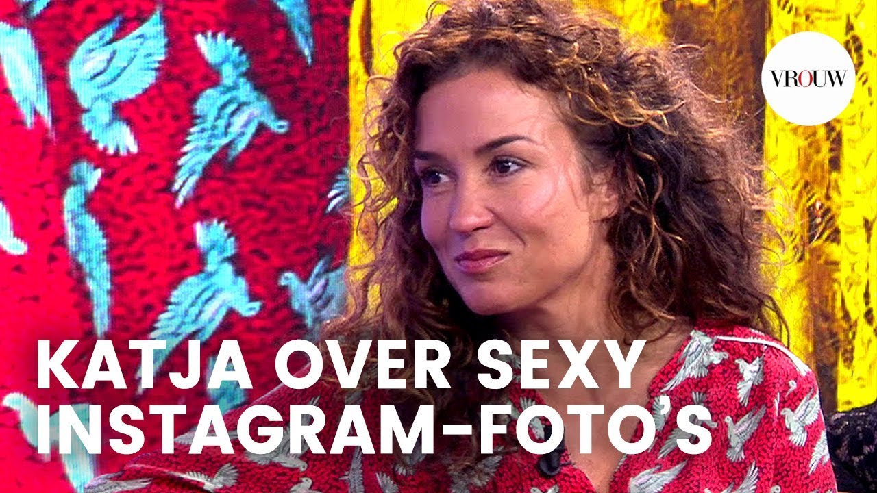 Katja verklapt geheim achter bloesje