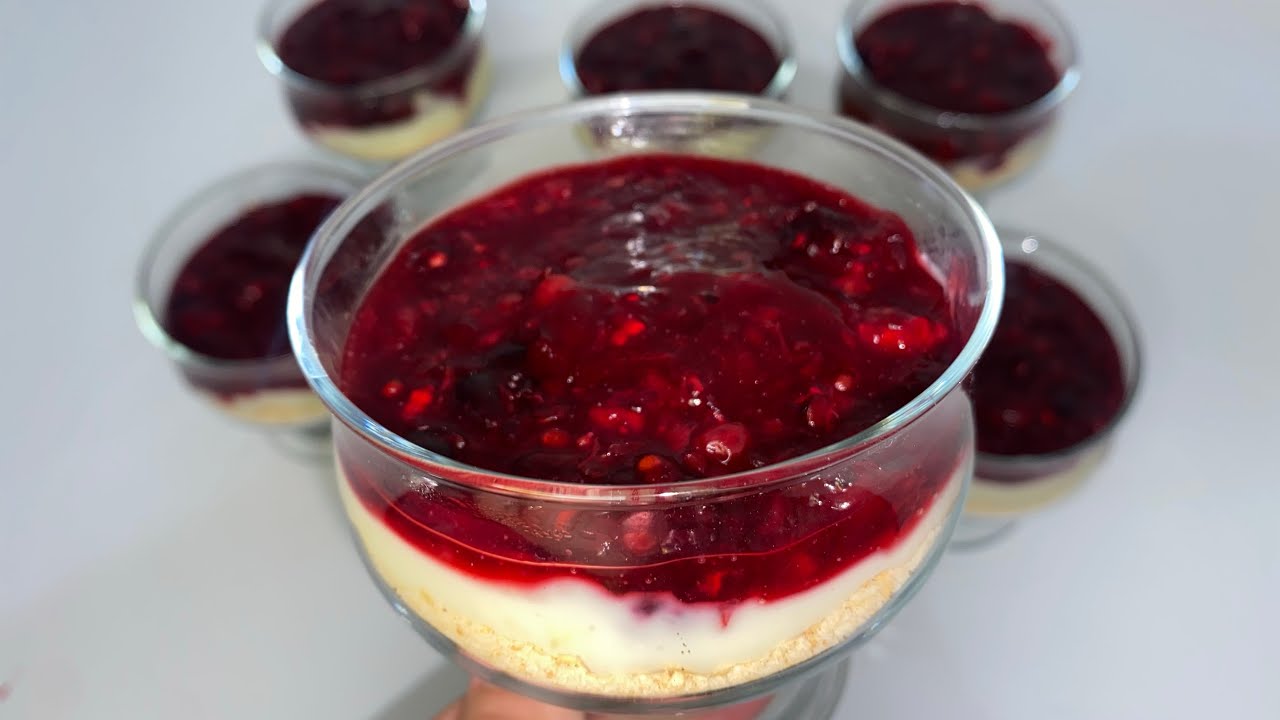 Desert me fruta mali e shpejtë dhe freskuese