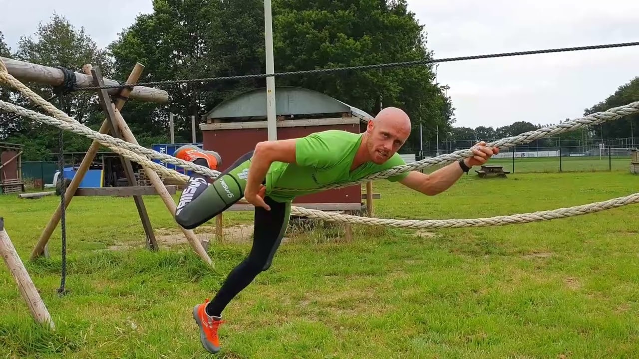 Survivalrun Tutorial 2024 024 Apenhang inklim via balk