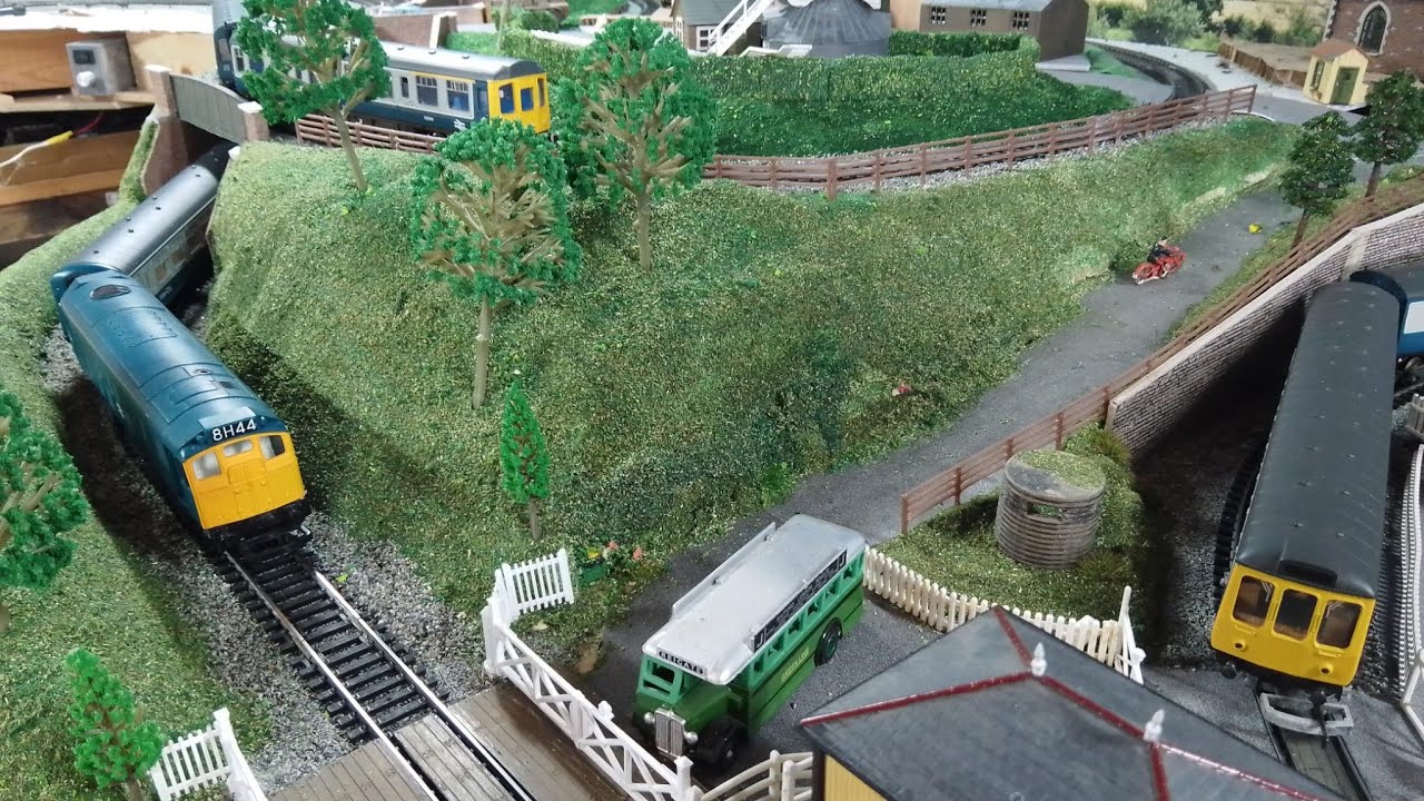 OO Gauge Shed Model Railway / Railroad Layout - Tunnels, Hills, Update & BR Blue Diesels