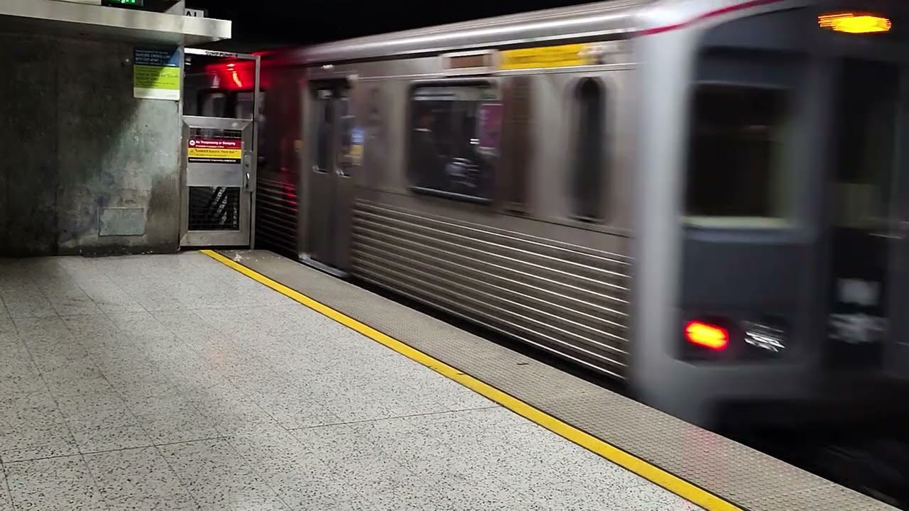 LA Metro B Line DC departing Vermont Santa Monica Sta 530 521 508 509 