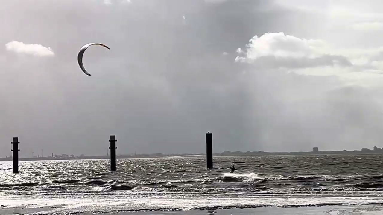 Kitesurfen an der Ems bei stürmischen Wind: KCO e. V.