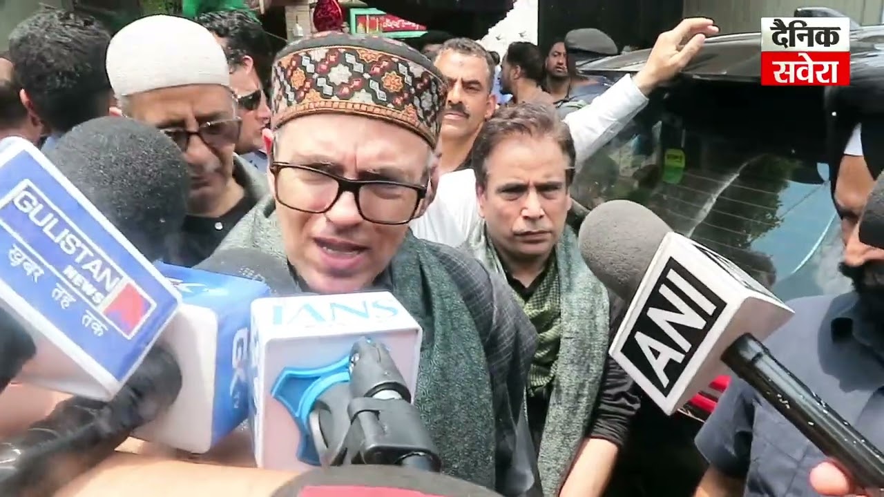Omar Abdullah Responds to Mehbooba&rsquo;s Charge, Says &lsquo;Pot Calling the Kettle Black&rsquo;