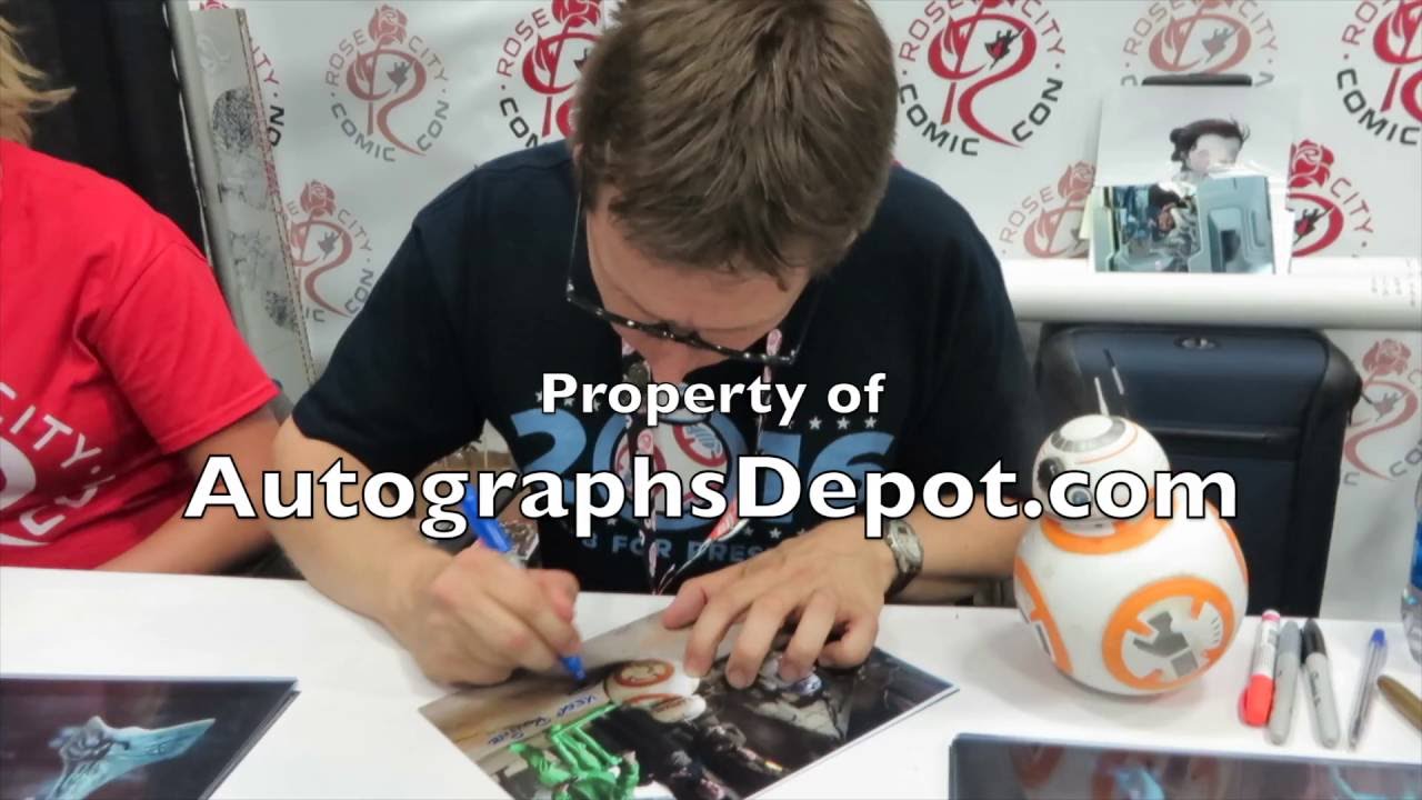 Brian Herring (Star Wars BB-8) signing autographs in Portland (September '16)