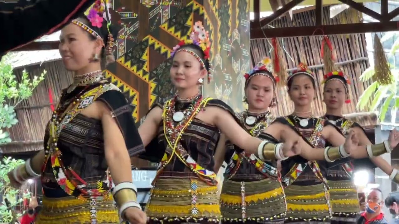 Sumundai Mongigol - Tarian tradisi Rungus sempena Tadau Kaamatan 31 May 2022 di KDCA