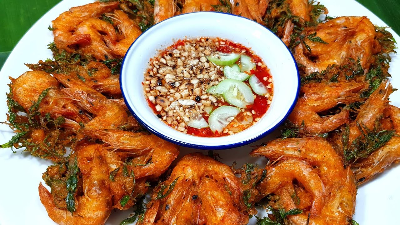 954 กุ้งทอดใบเล็บครุฑ ทอดกรอบๆ หอมพริกแกงใต้  Fried Shrimp with Fern Leaves.