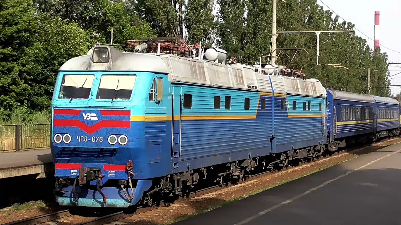 ЧС8-076 с поездом №244 и ЧС4-193 с поездом №46