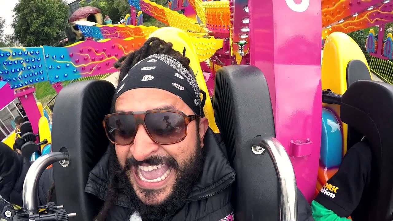 Duelo de Locutores en el Crazy Jump de Mundo Aventura