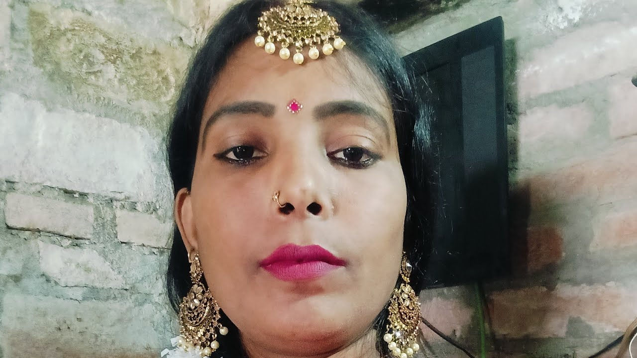 Anshika  is live