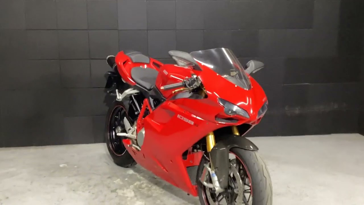 1098S　流れるようなカウルデザインとイタリアンレッドが美しい！上質なパーツが純正装備された贅沢なバイク♪【エンジン始動動画】
