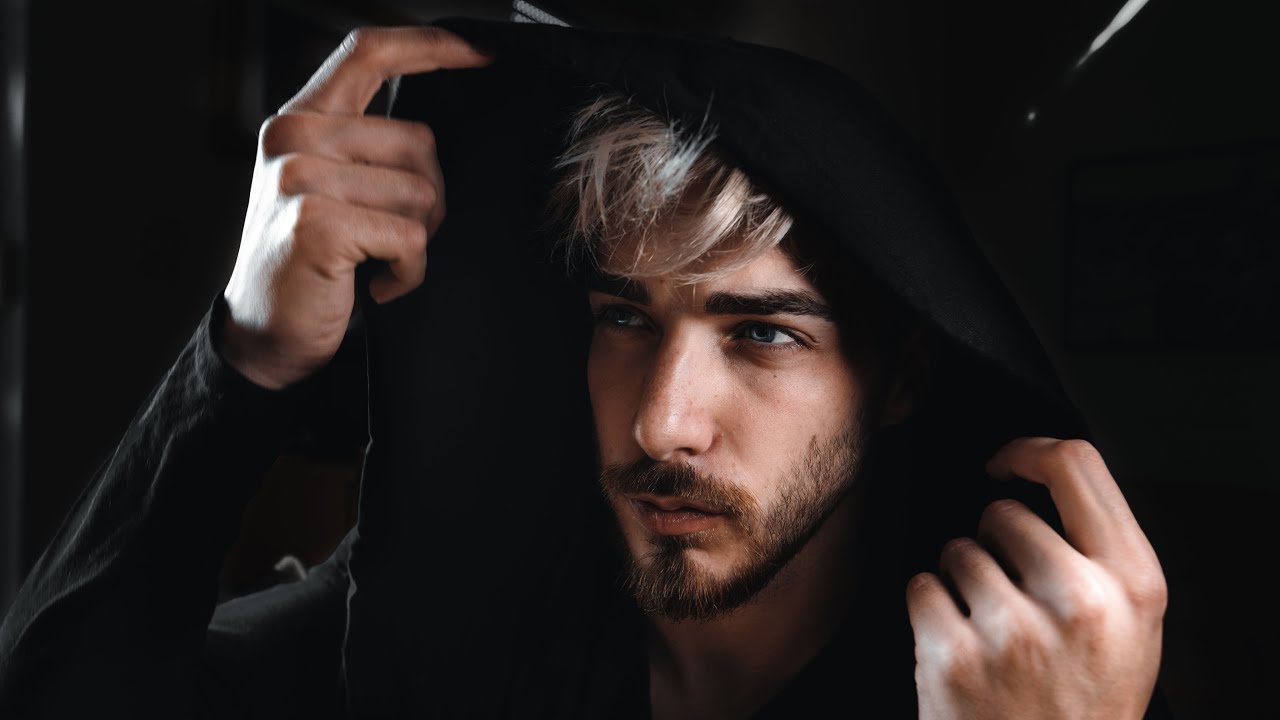 WHO IS THATKRIS?